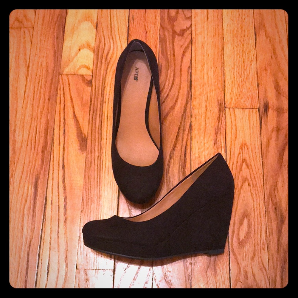 Black APT. 9 Wedges